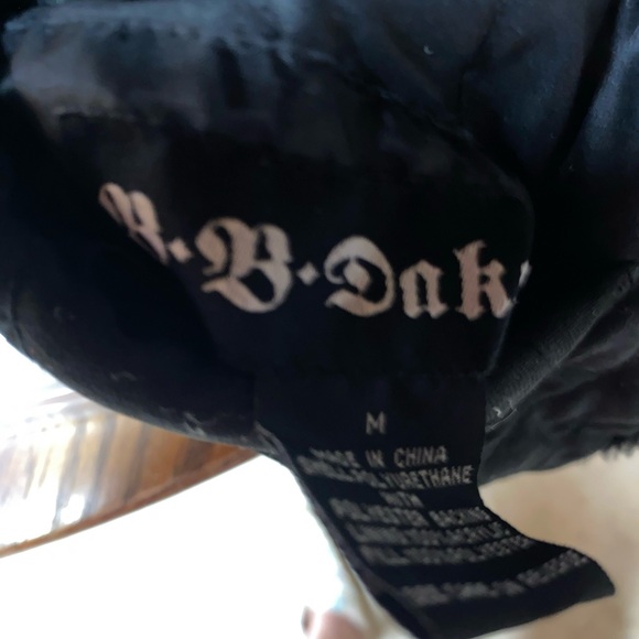 Ladies like new black faux fur with pockets inside and out - Picture 4 of 15